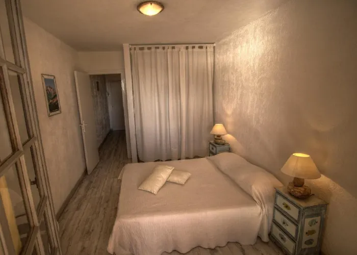 Faounzina Village * Favone